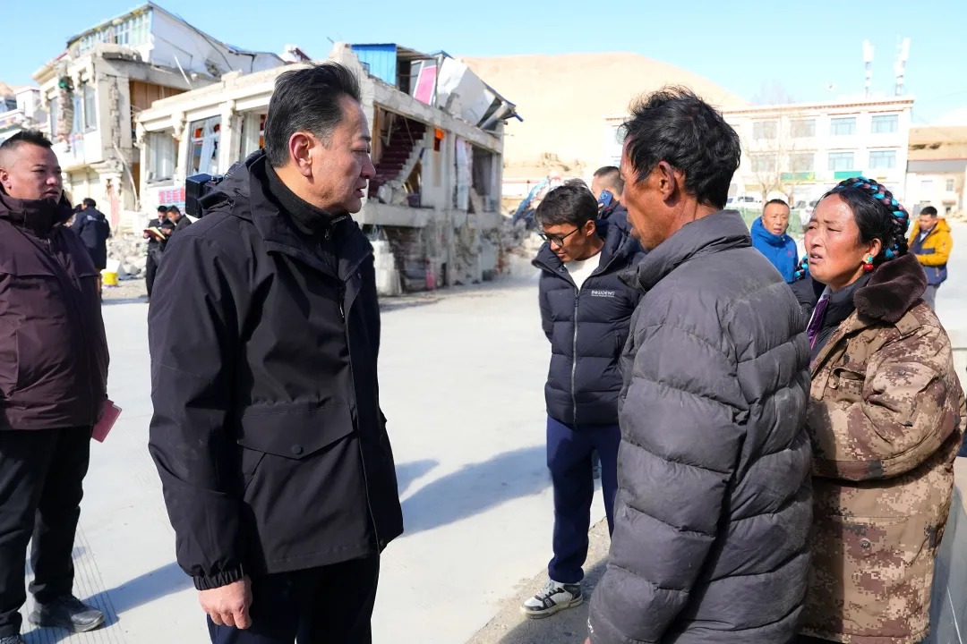 达娃次仁赶赴震区实地指导抗震救灾工作